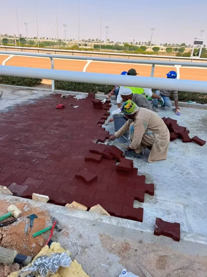 마모 방지 말 체육관 바닥 적층 타일 교차점 매트 고무 포장 재료 야외